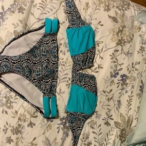 Small top/medium bottoms
